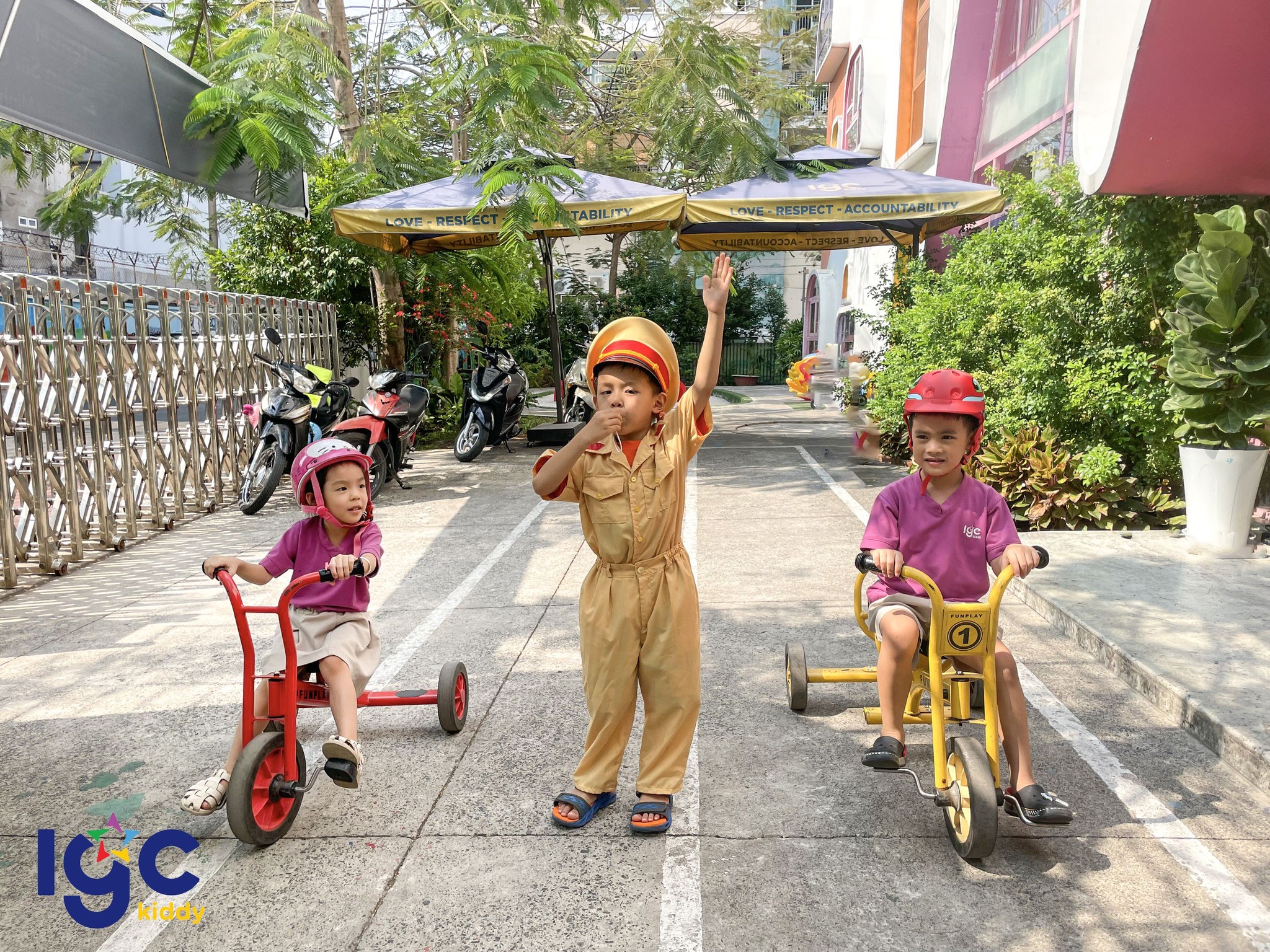 CÙNG CON TÌM HIỂU VÀ THAM GIA PHƯƠNG TIỆN GIAO THÔNG