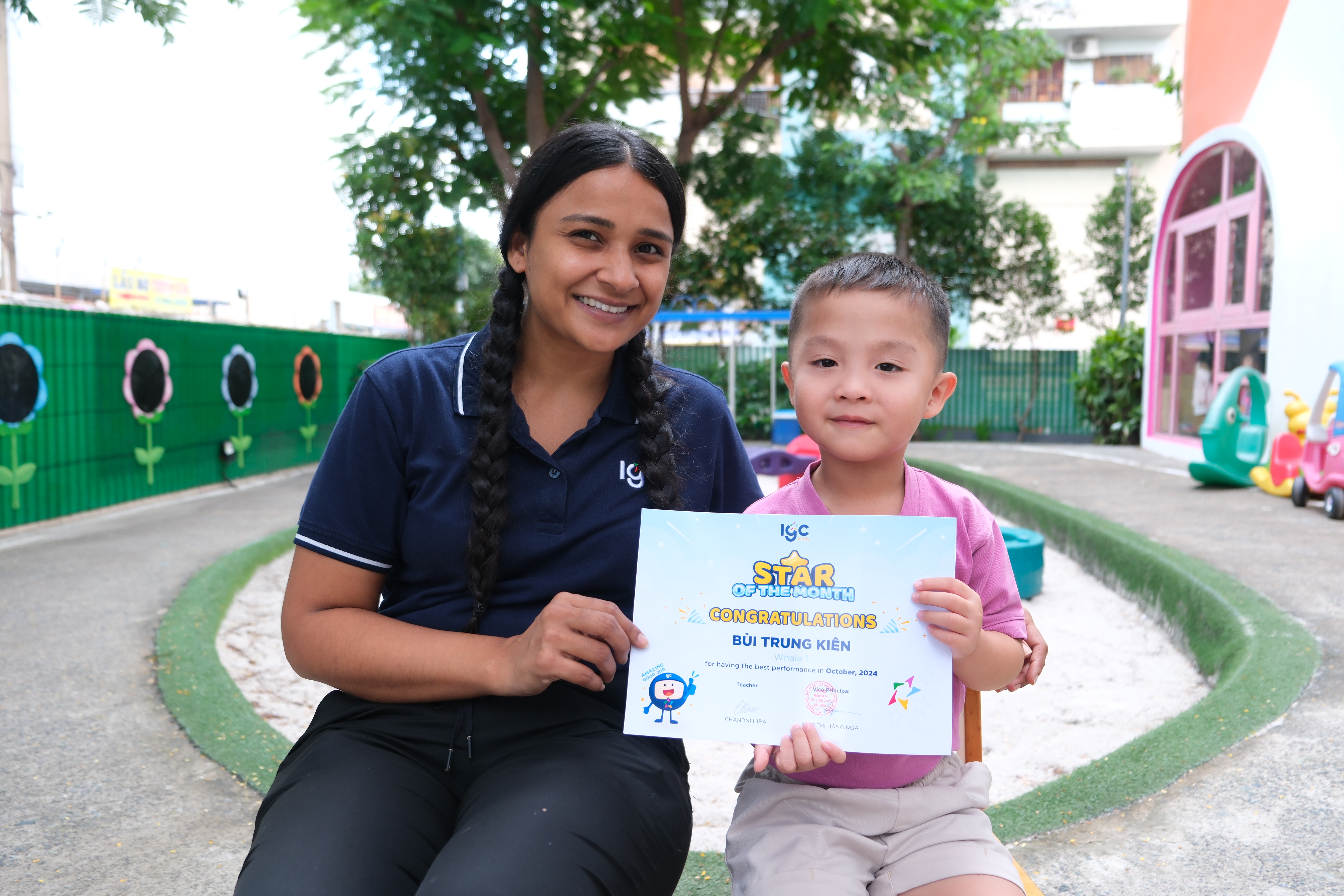 STAR OF THE MONTH - NGÔI SAO CỦA THÁNG 10