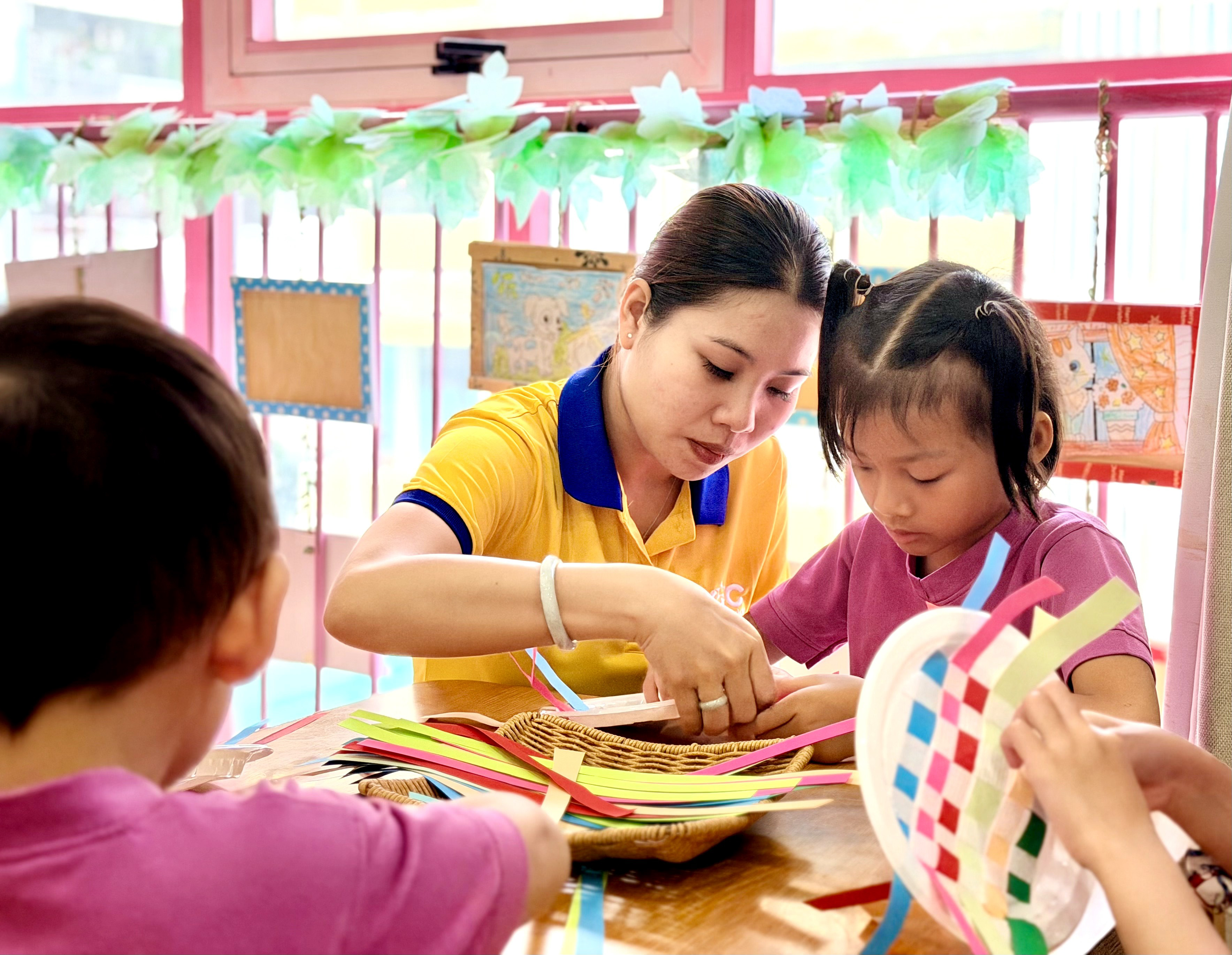 KHÉO TAY – KHÉO TRÍ CÙNG TIẾT HỌC KỸ NĂNG ĐAN TẠI IGC KIDDY QUẬN 3