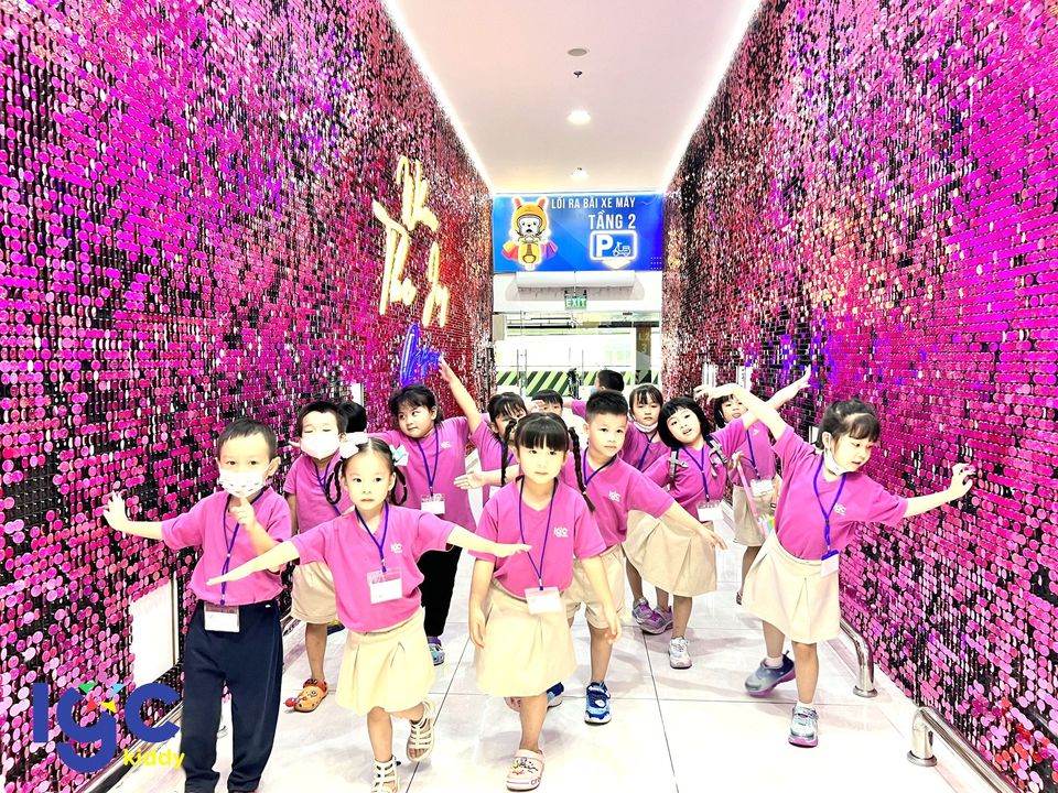 DÃ NGOẠI CÙNG CON - KHÁM PHÁ TTTM VẠN HẠNH MALL