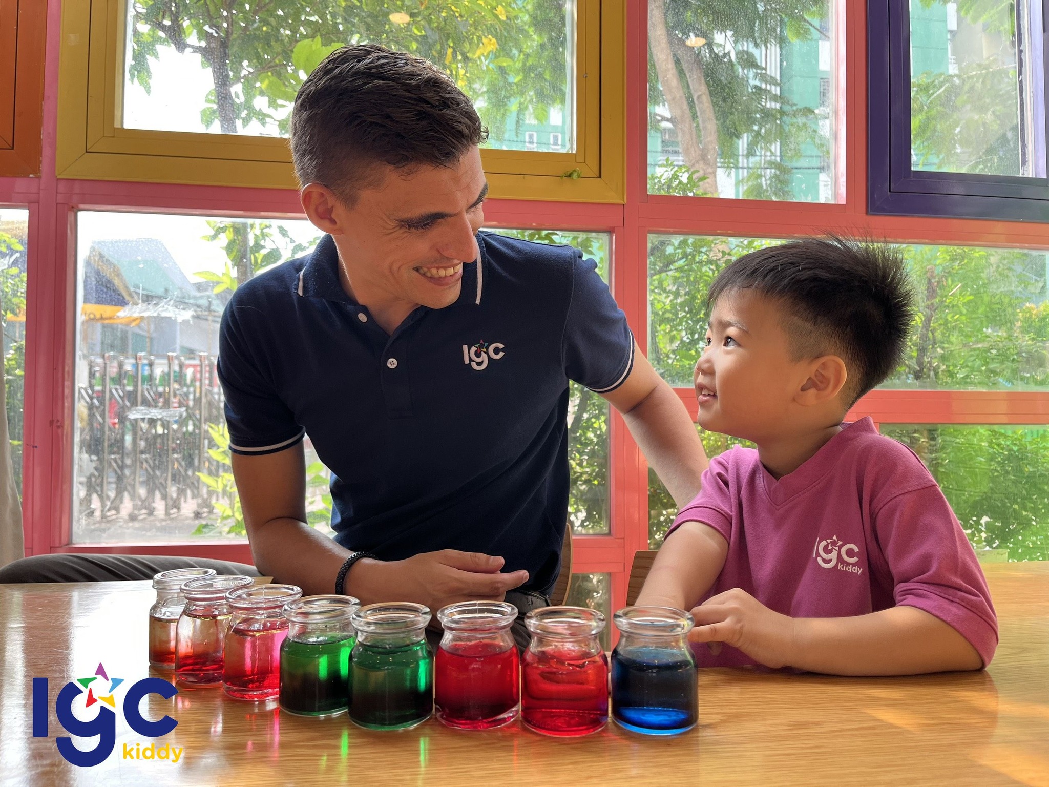 THÍ NGHIỆM CÙNG SẮC MÀU VÀ ÁNH SÁNG