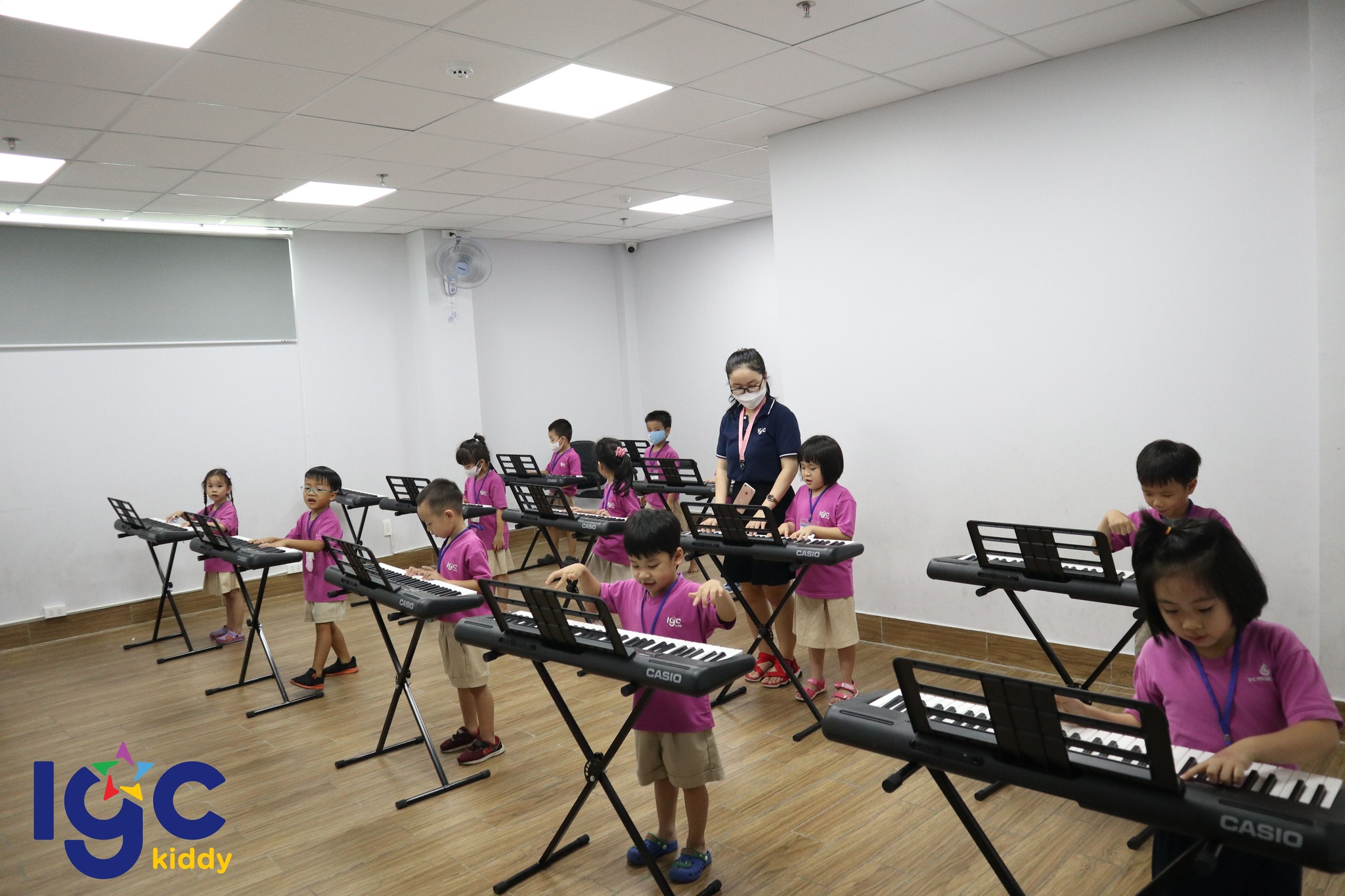 THAM QUAN TRƯỜNG TIỂU HỌC CÙNG KHỐI WHALE