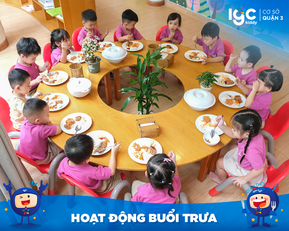 Hoạt động buổi trưa: Chăm sóc dinh dưỡng và hồi phục năng lượng